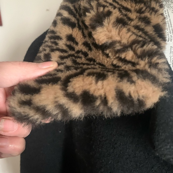 Vintage Lined Wool Coat with Faux Animal Fur Trim. - Picture 3 of 10